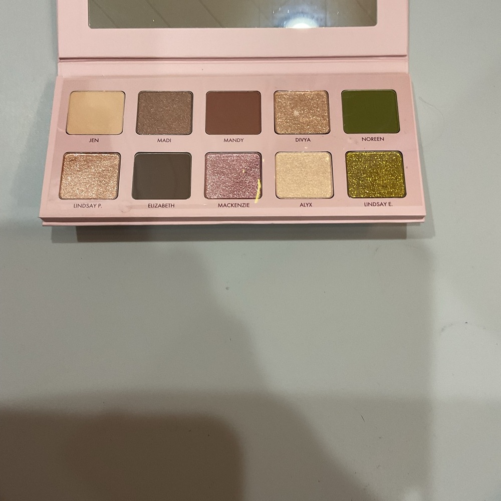WANDER BEAUTY EYESHADOW PALETTE NEW